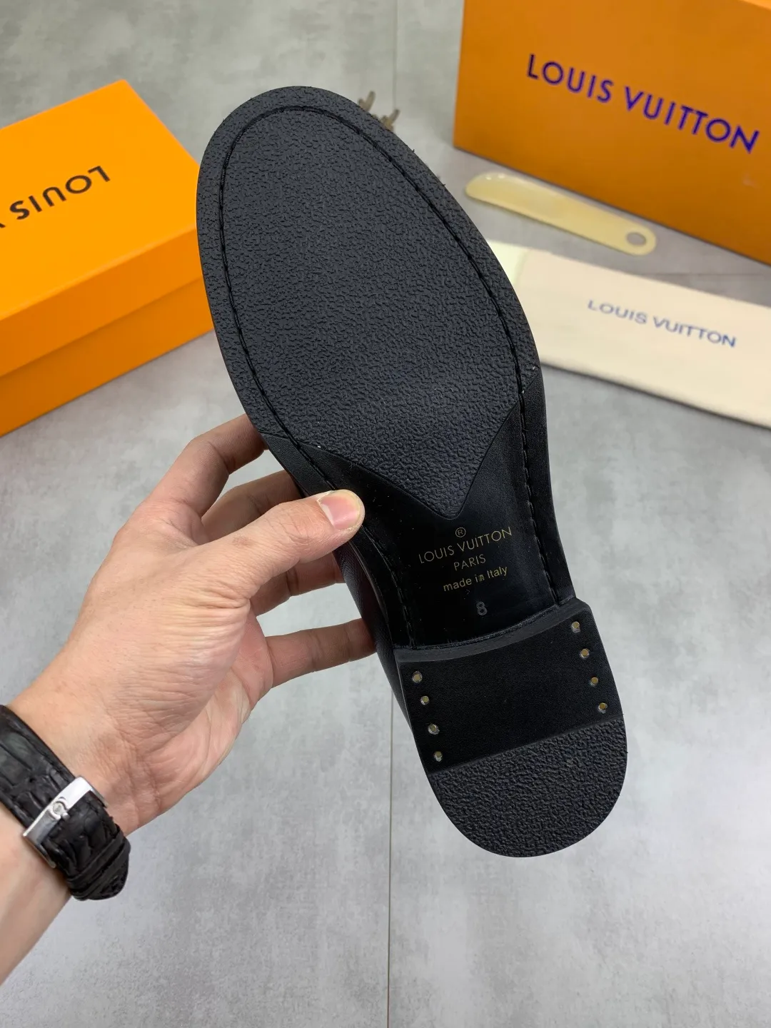 Men's men's shoes 💰P520 New style 💶[LOUIS VUITTON] Water-dyed Niuli Original order New style 🍀LV Louis Vuitton *——Top version of LV classic leather shoes! Made of imported original calfskin, original leather side strips and wear-resistant high-end rubber outsole! High quality products! Color: Black optional Size: 39-44 (45 customized)